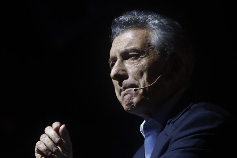 Macri ahora analiza no ser candidato porque una encuesta lo ubica tercero