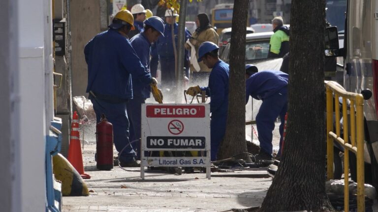 Quieren que las empresas que rompen veredas lo informen antes a los frentistas