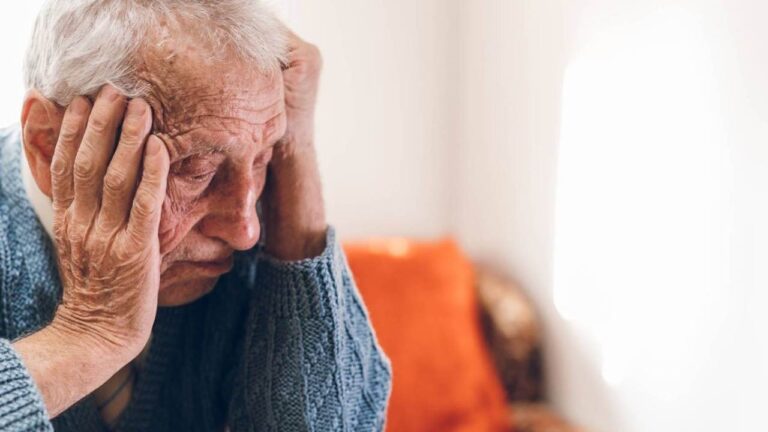 Alzheimer: qué es lo primero que una persona empieza a olvidar antes de padecer la enfermedad