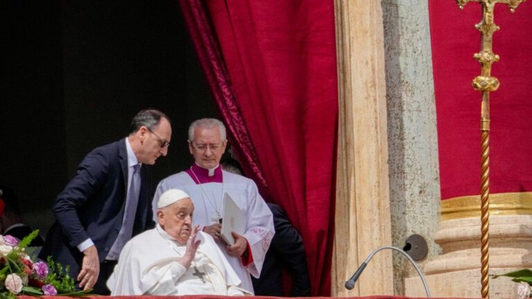 El papa Francisco pidió por la libertad religiosa y la paz mundial en su mensaje de Pascua