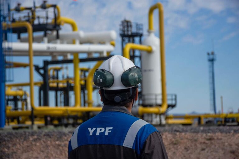 El plan que presentó YPF para exportar 40.000 millones de dólares anuales