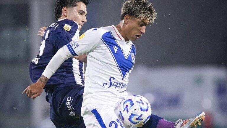 Vélez ganó en Córdoba y todavía sueña con clasificar