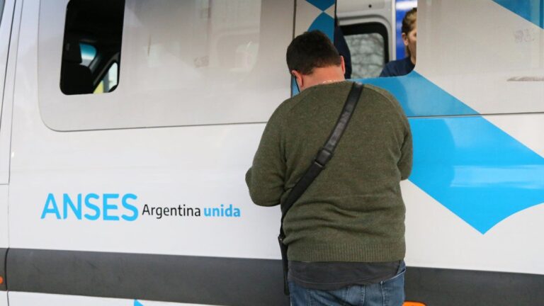 Bono de $70.000: los jubilados de ANSES que cobran hoy con esta terminación de DNI