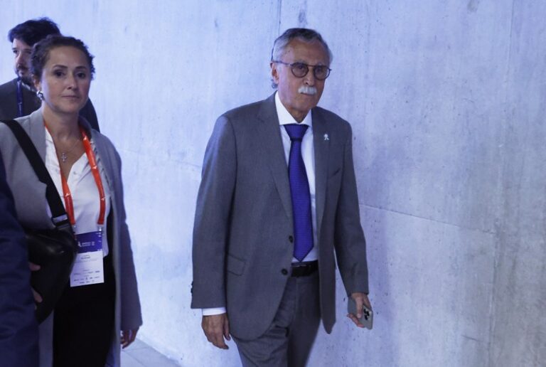 Critican a Lugones en redes por llorar en una entrevista