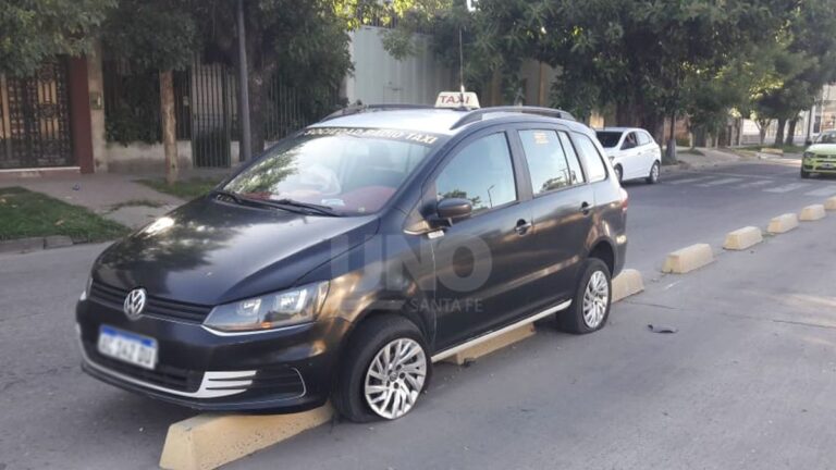 Otra vez un auto quedó «atrapado en los pianitos» del Metrofé