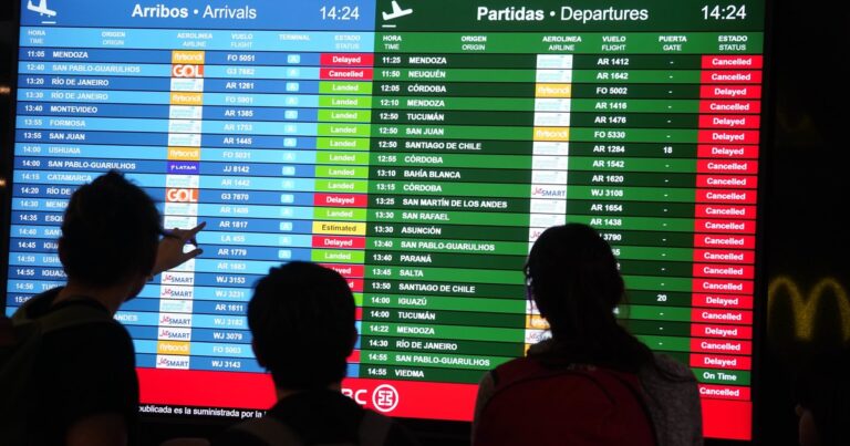 Paro de controladores aéreos: vuelos cancelados, gritos, filas eternas y caos en Aeroparque