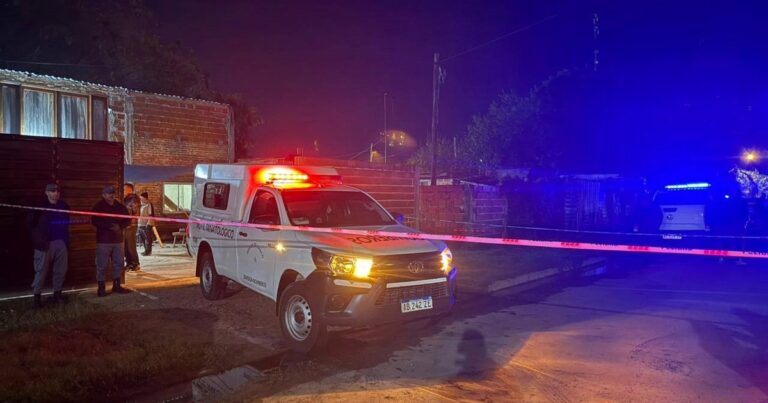 Ahorcó a su papá y escondió el cuerpo una semana en una heladera: lo descubrieron por el olor insoportable