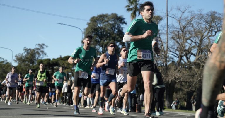 Buenos Aires se vistió de fiesta con la Media Maratón: miles de historias en una ciudad que corrió unida