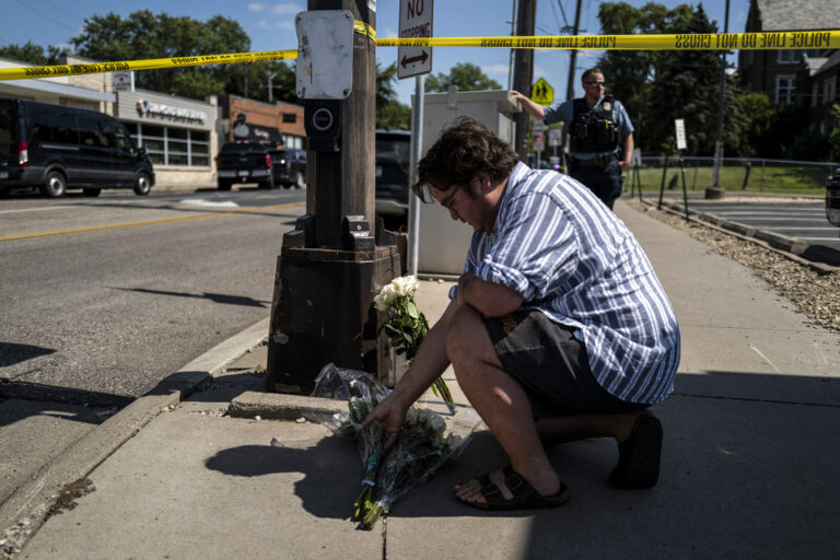 Dos niños muertos y 17 heridos por un tiroteo en una iglesia