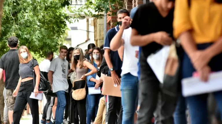 Desempleo: un tercio de las empresas prevé reducir puestos de trabajo en lo que resta del año