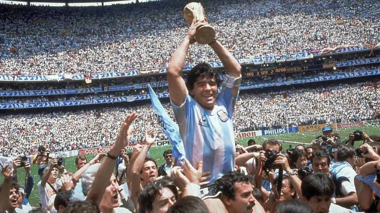 Se cumplen 65 años del nacimiento de Diego Armando Maradona