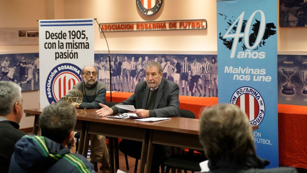 Presidente de la Asociación Rosarina de Fútbol durante el anuncio del 121º aniversario de la institución.
