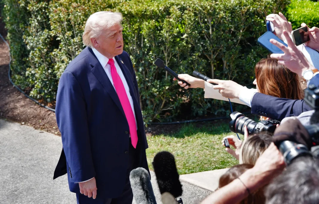 Banderas de Estados Unidos, Israel y Líbano sobre un mapa de la región.