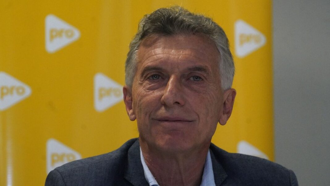 Gráfico o símbolo que represente el análisis político y la construcción institucional.