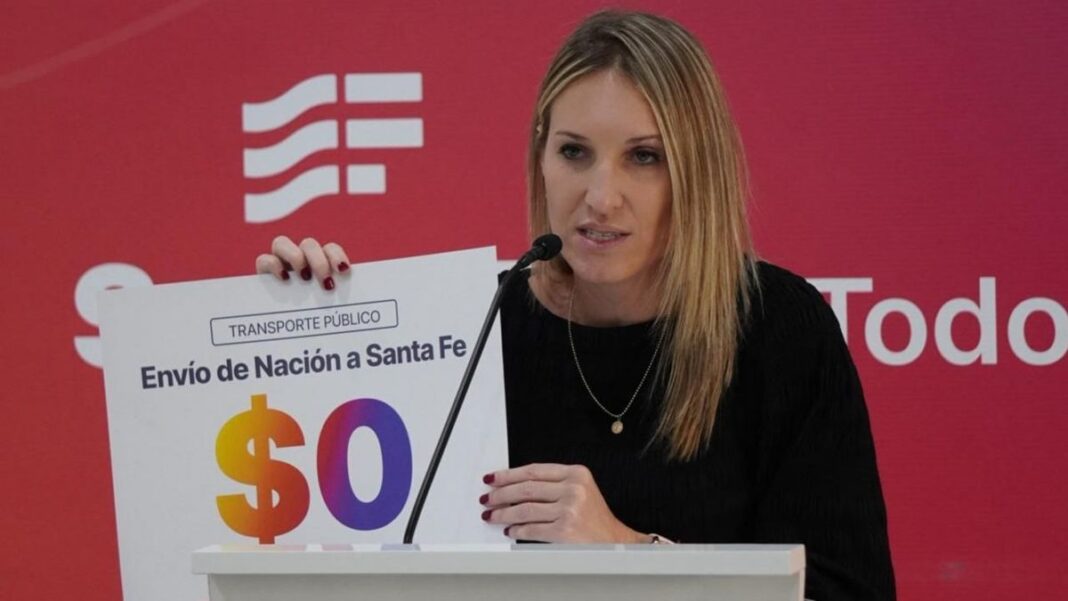 Virginia Coudannes, vocera del gobierno de Santa Fe, durante la presentación de datos sobre financiación del transporte.