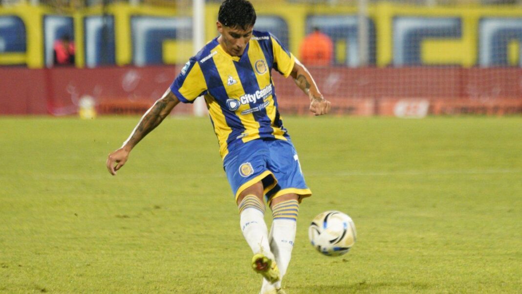 Enzo Giménez durante un partido de Rosario Central