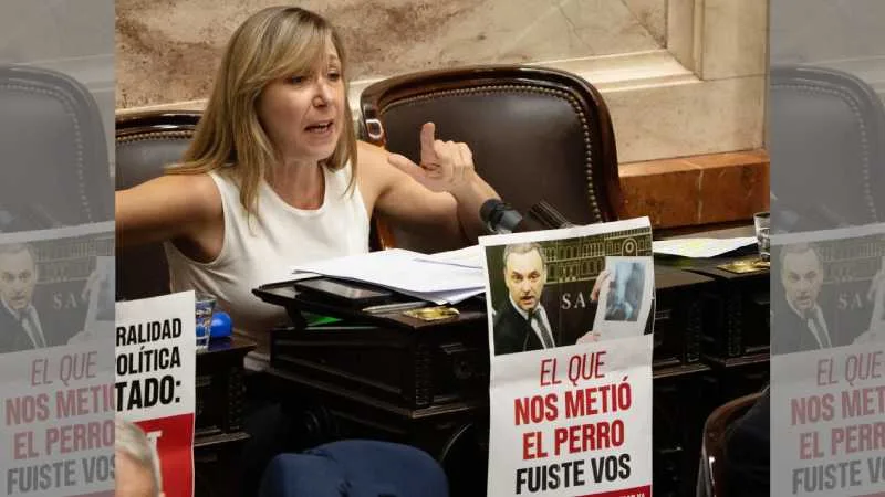 Myriam Bregman y Javier Milei en el Congreso durante la sesión informativa