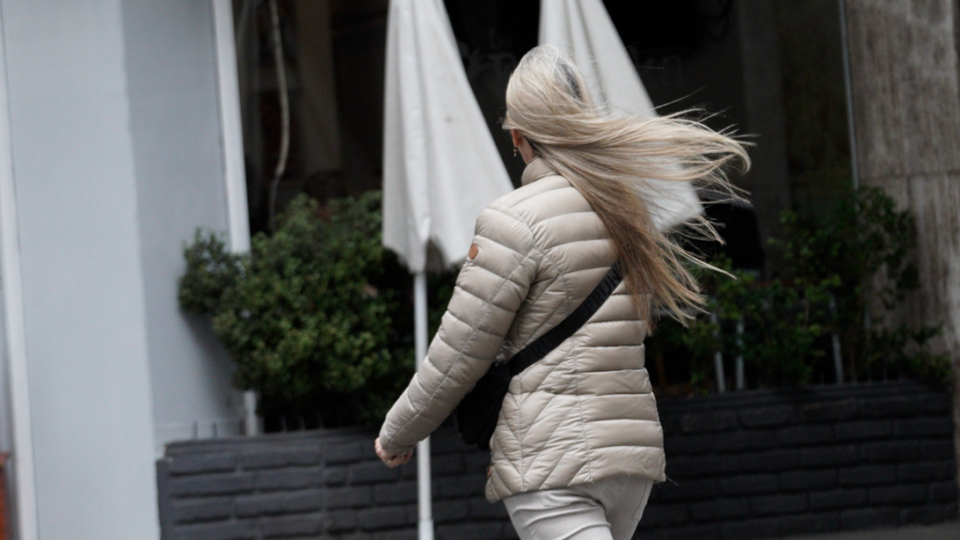 Lluvia en Rosario con cielo nublado y alerta meteorológica
