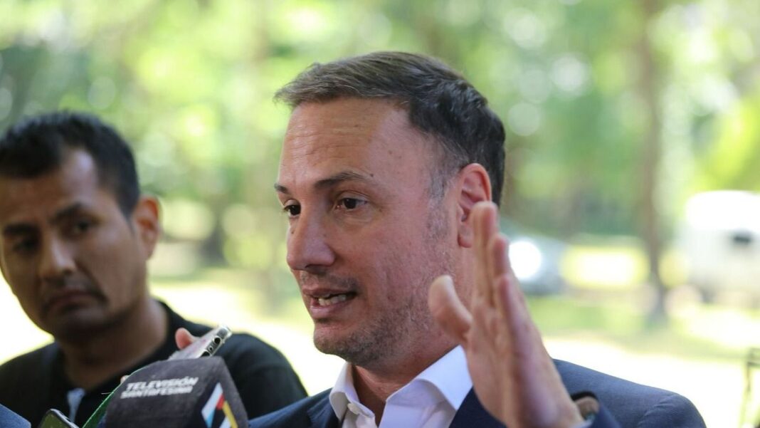 Lisandro Enrico, ministro de Obras Públicas de Santa Fe, durante una inauguración.