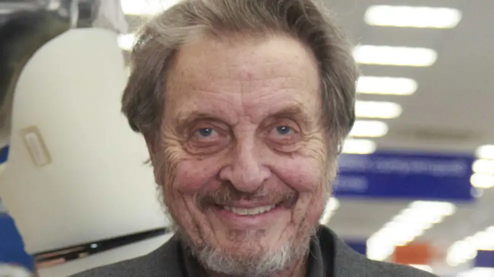 Errol Musk en estudio de televisión ruso durante entrevista