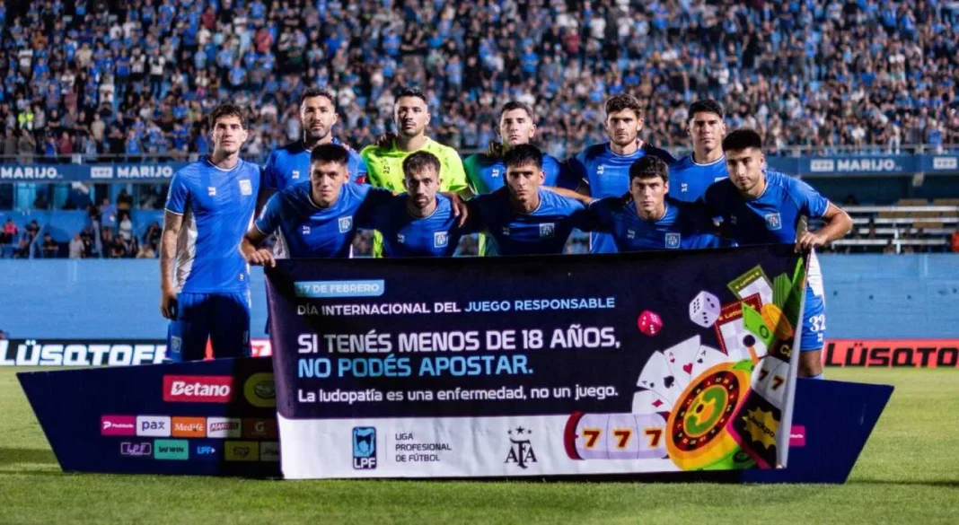 Plantel de Estudiantes de Río Cuarto durante un entrenamiento