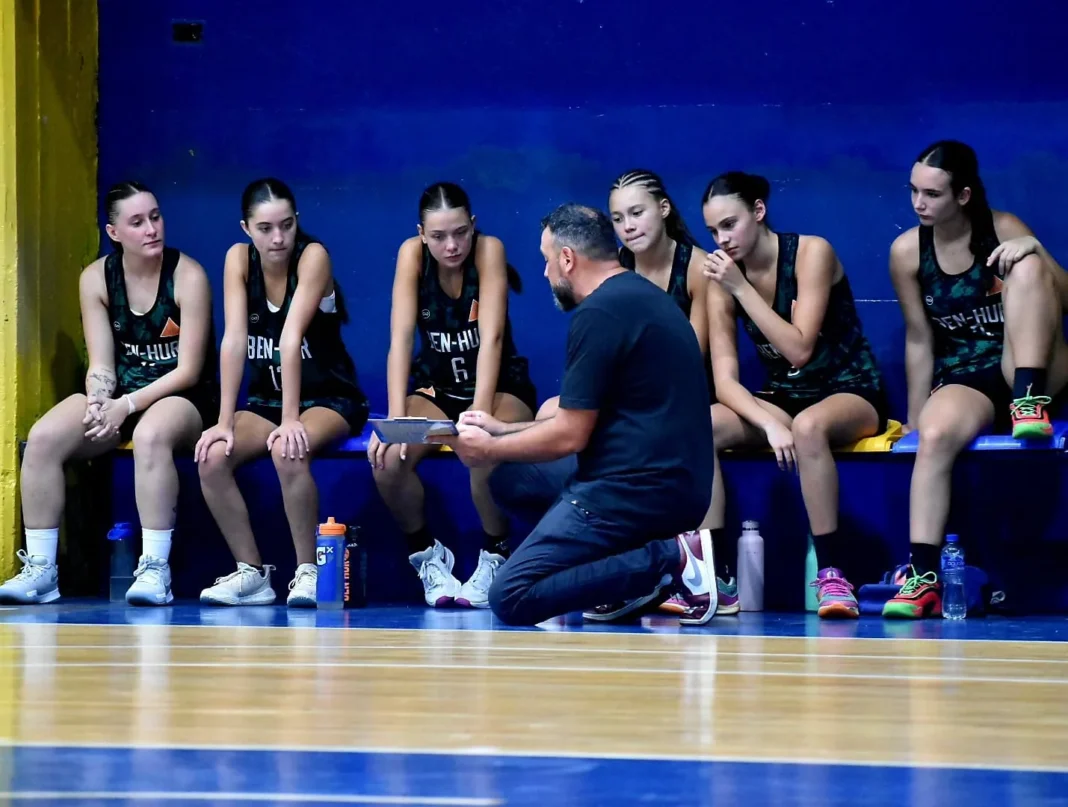 Ilustración de una jugadora de fútbol femenino con los colores representativos de la provincia de Santa Fe
