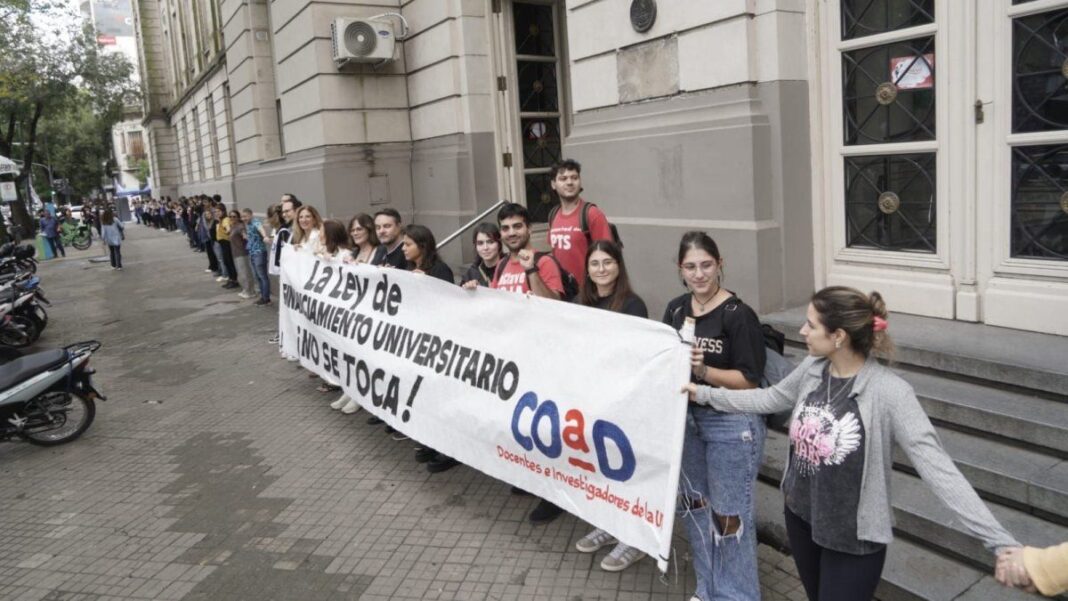 Manifestación de la comunidad universitaria en reclamo por el financiamiento