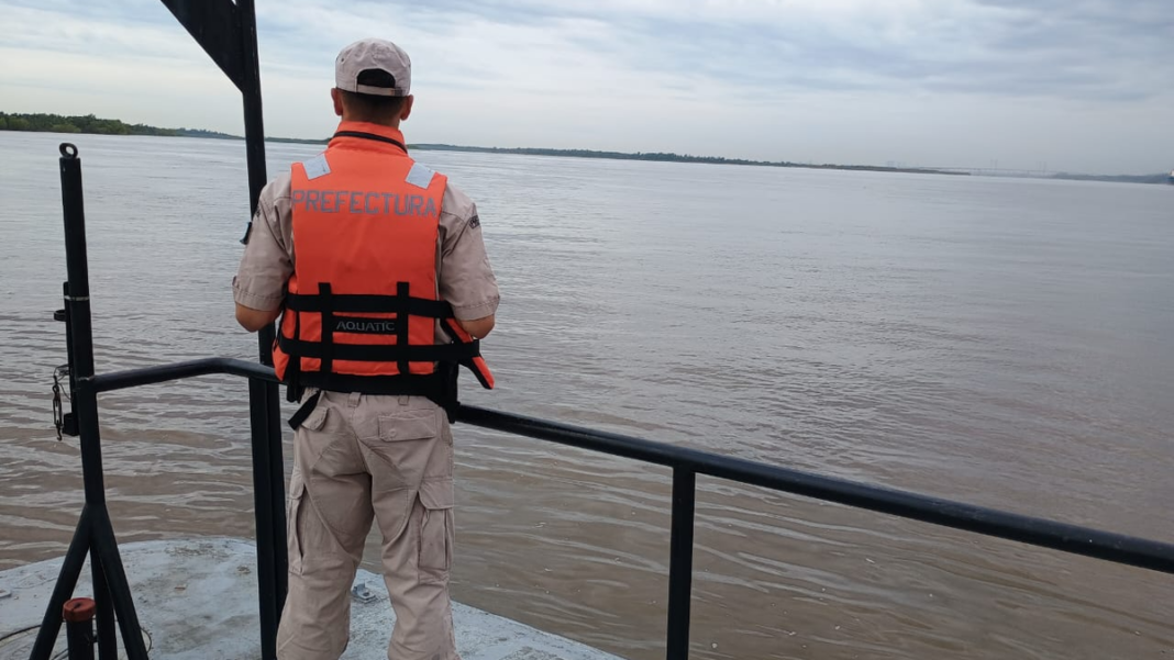 Vista aérea del río Paraná a su paso por la zona norte de Rosario, cerca del Club Náutico Sportivo Avellaneda.