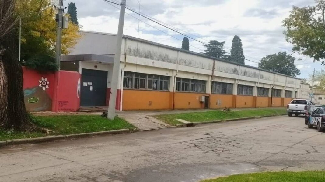 Operativo de seguridad frente a una institución educativa en la provincia de Santa Fe