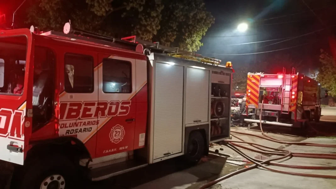 Vivienda incendiada en Santa Fe con daños materiales totales