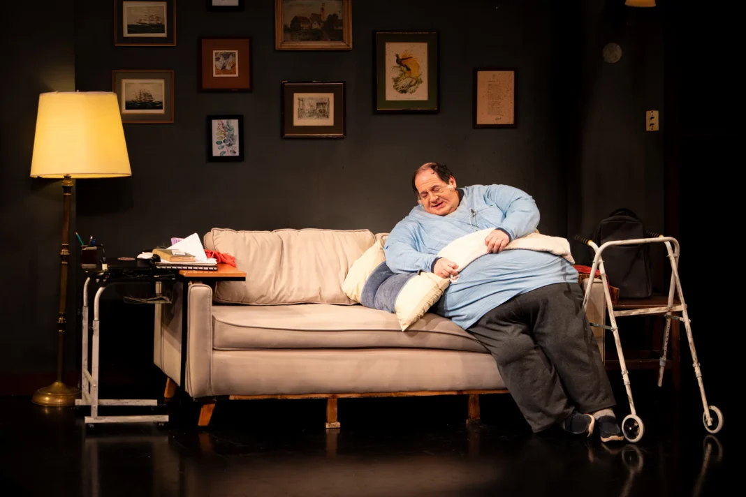 Julio Chávez en el escenario durante la obra 