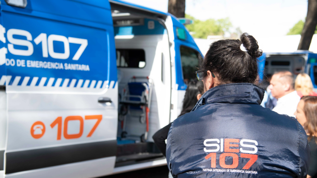 Ilustración de un teléfono y el logo del servicio de emergencias, representando la línea 107 de Santa Fe.