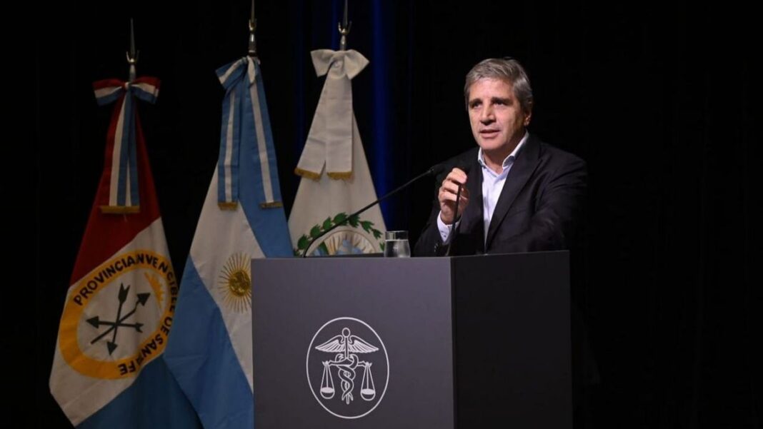 Ministro de Economía Luis Caputo en la Bolsa de Comercio de Rosario