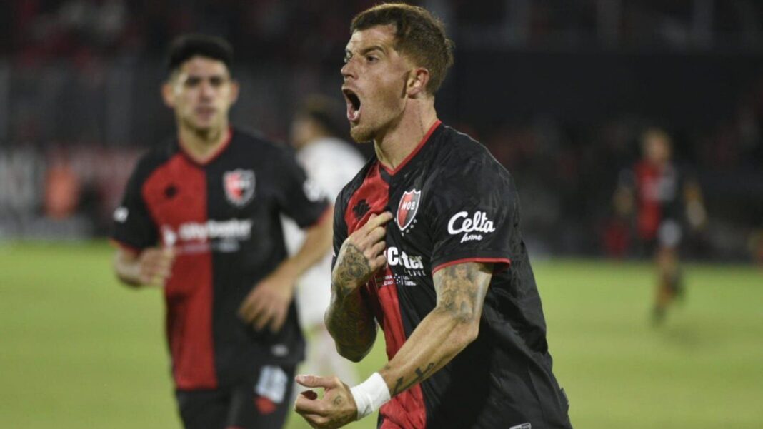 Jugadores de Newell's celebrando el gol del empate ante Instituto en el Parque