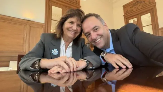 Senadora nacional Patricia Bullrich durante una exposición pública.