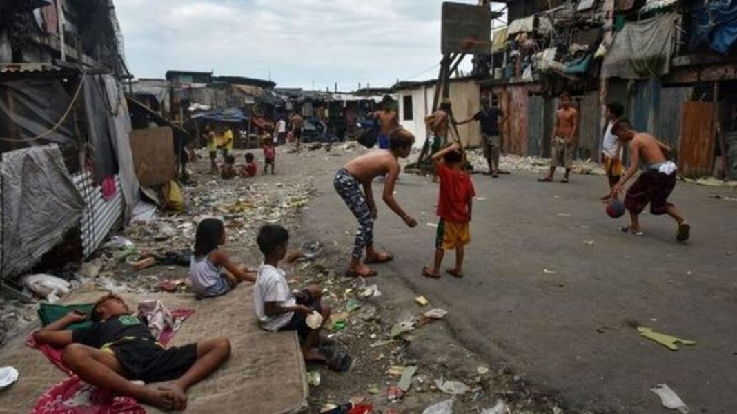 Niños en un centro de ayuda municipal en Rosario