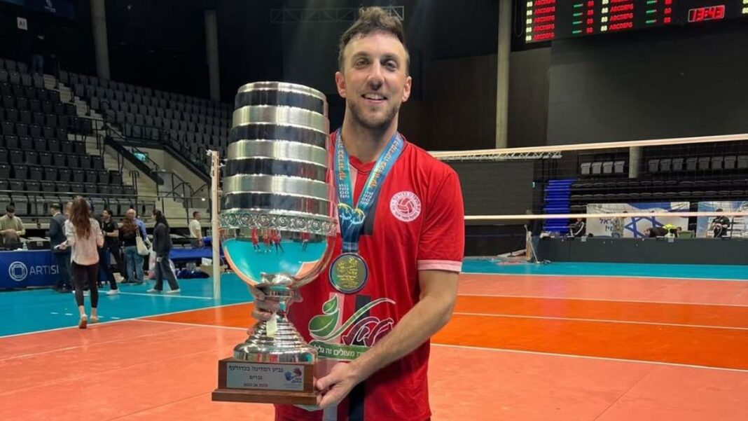 Ramiro Núñez celebrando el título con el Hapoel Mate-Asher en Israel
