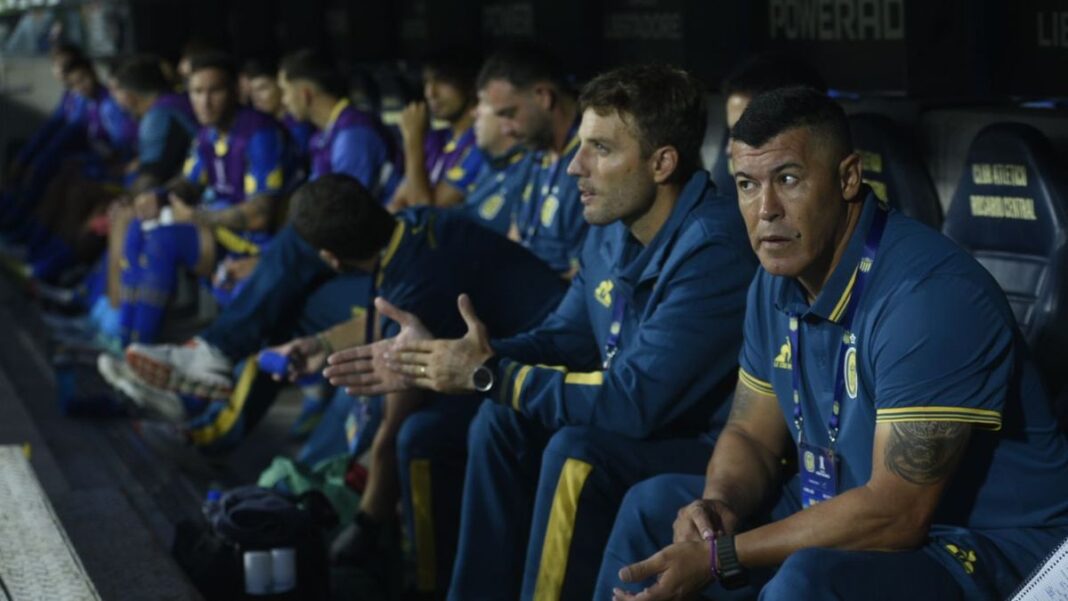 Jugadores de Rosario Central celebrando un gol en el estadio Gigante de Arroyito