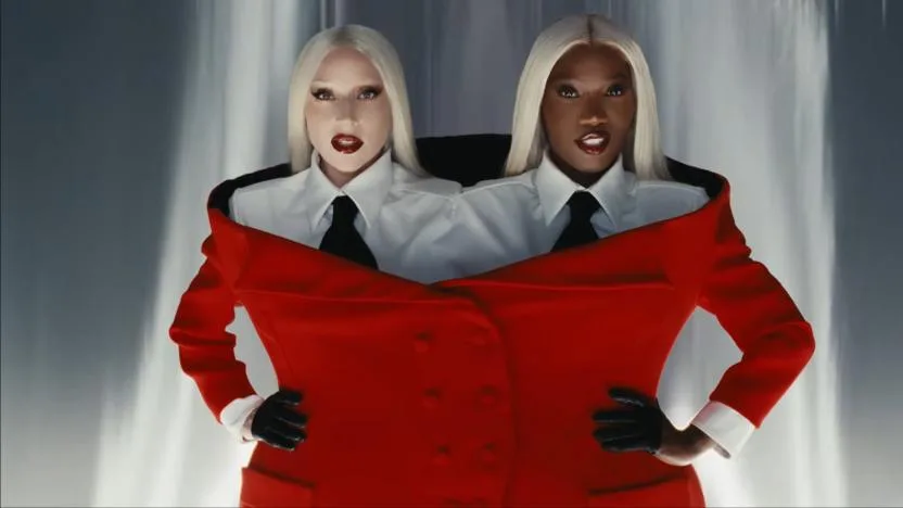 Lady Gaga y Doechii en el videoclip de Runway para El Diablo viste a la moda 2