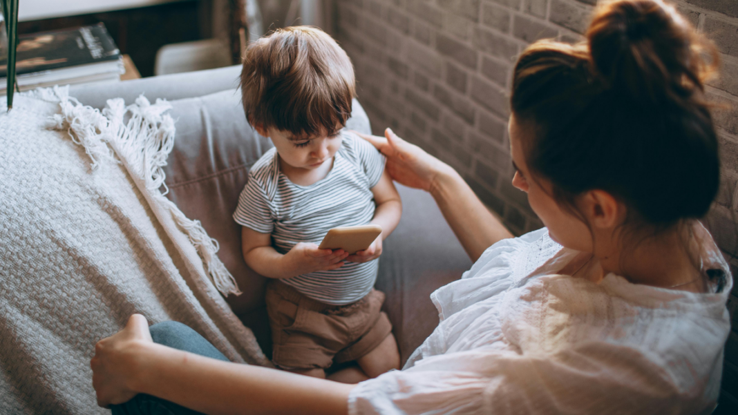 Aplicación de control parental en un teléfono celular