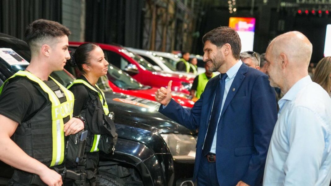 Autoridades provinciales durante la quinta subasta de bienes incautados al delito en Santa Fe.