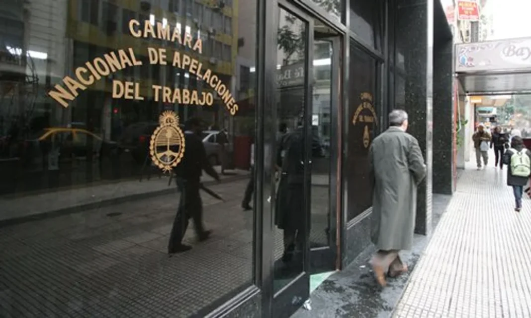 Reforma laboral en Argentina: banco de horas, indemnizaciones y huelgas