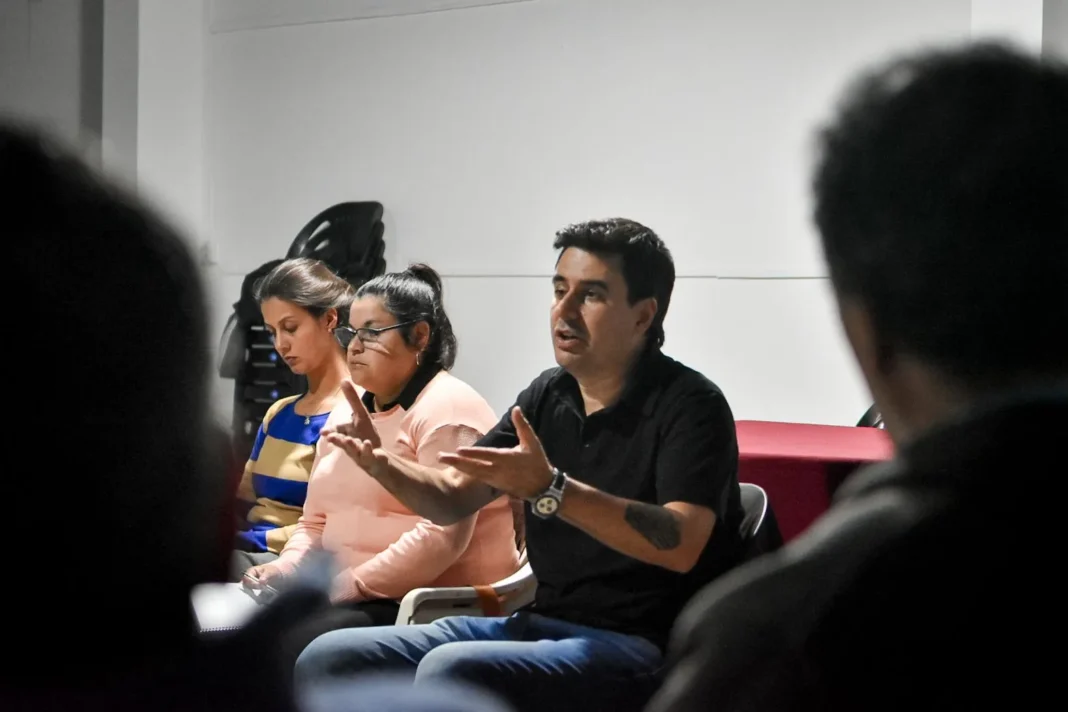 Ruta nacional en Santa Fe con carteles caídos y deterioro