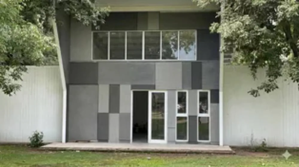 Exterior o recepción del nuevo Centro de Salud Siberia 