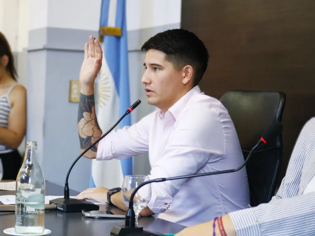 Cerveza artesanal servida en un brewpub de Villa Gobernador Gálvez