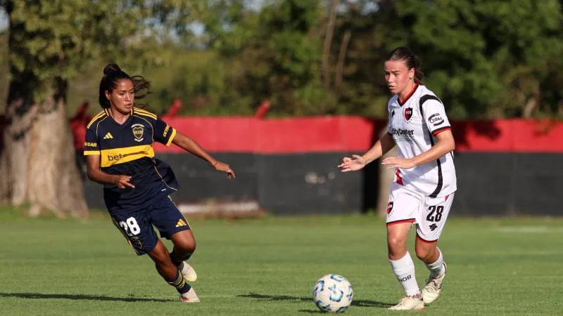 Partido de fútbol del Torneo Apertura entre Newell's y Ferro