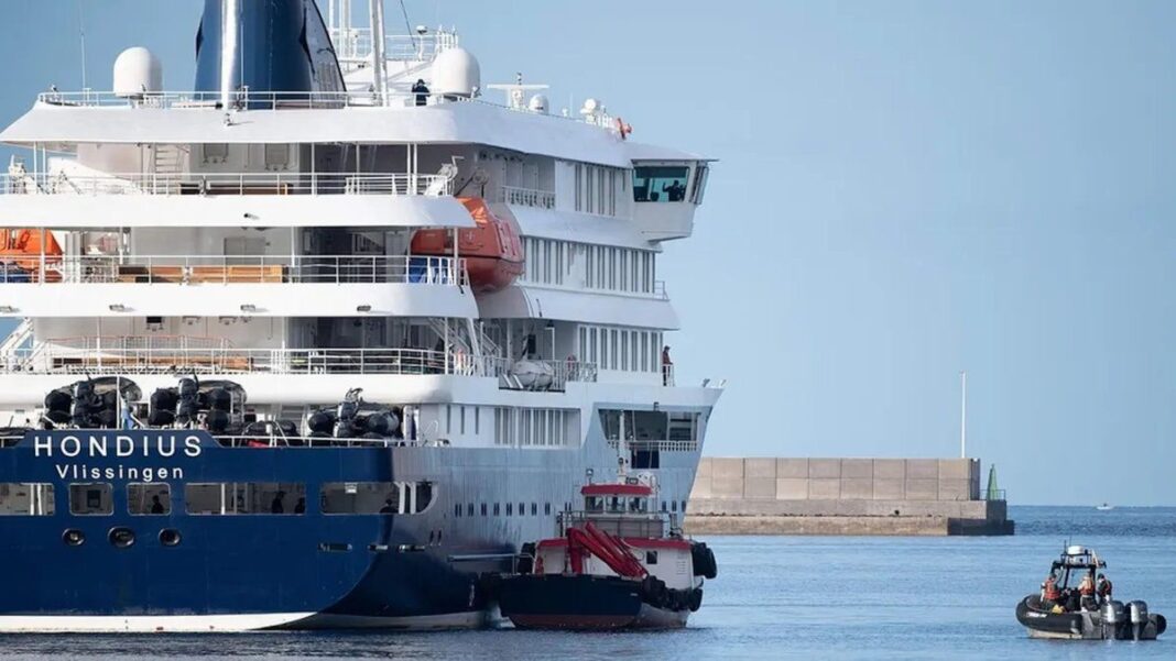 Crucero MV Hondius en el puerto de Tenerife con protocolos sanitarios