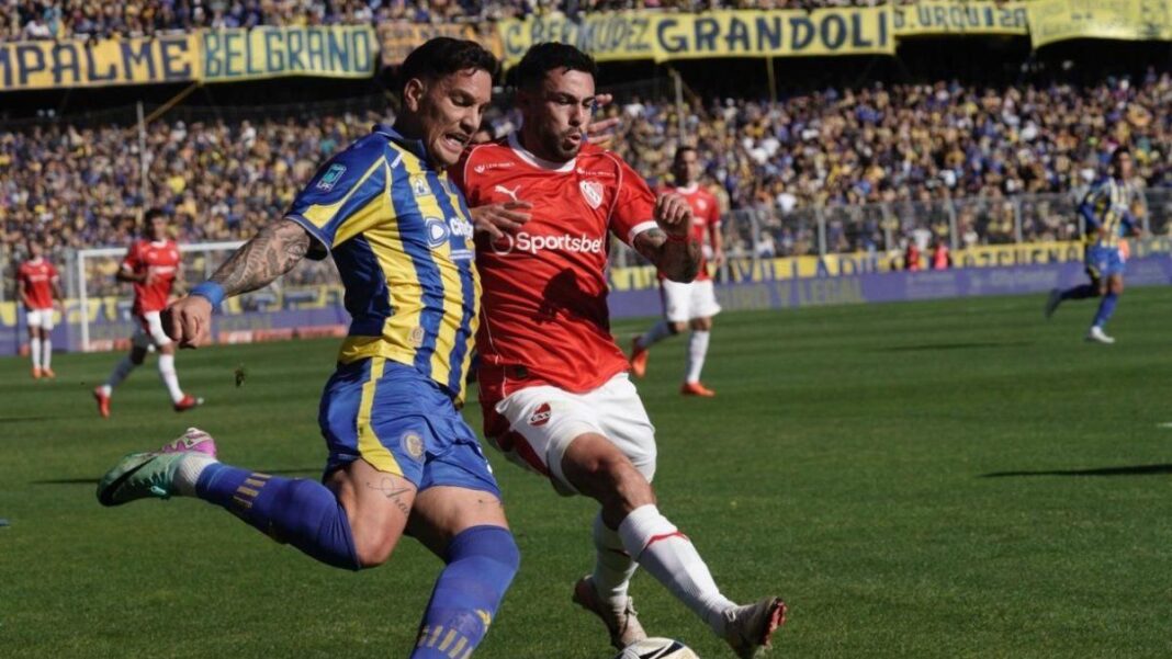 Ángel Di María celebrando su gol ante Independiente en el Gigante de Arroyito