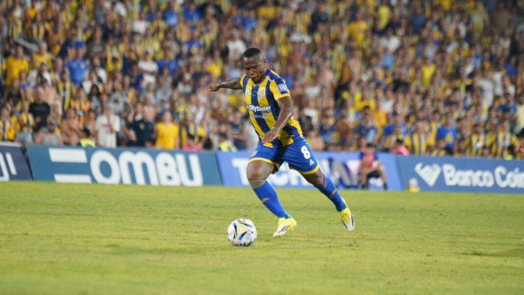 Jaminton Campaz, jugador de Central, durante un partido