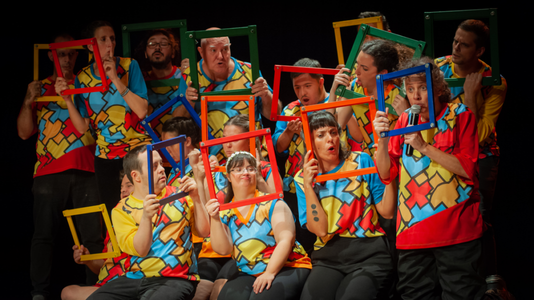 Elenco inclusivo de la obra YO | SOMOS de Red Radamés en el Teatro del Rayo de Rosario